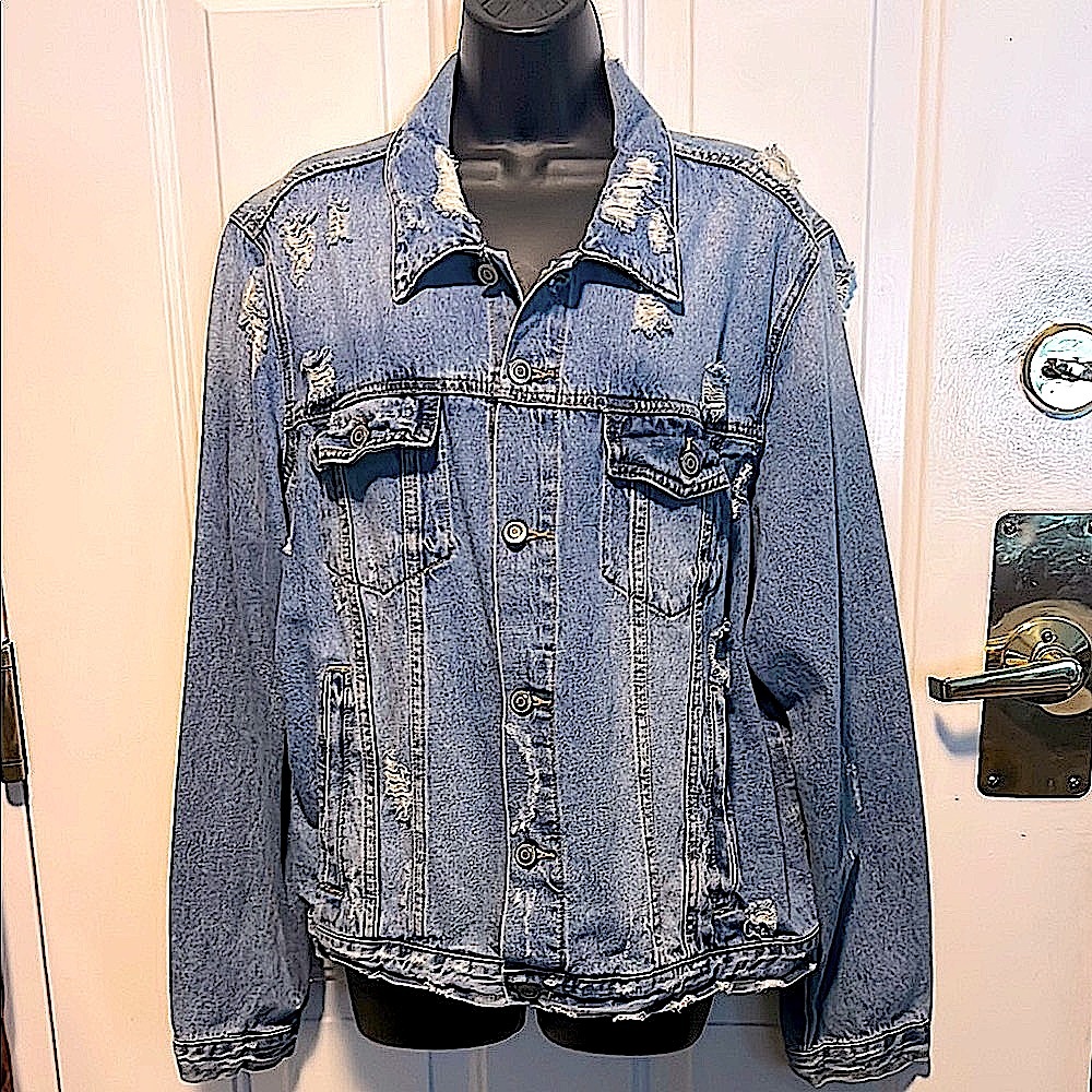 FASHION NOVA 💋 100% COTTON DISTRESSED DESTROYED RIPPED DENIM JEAN JACKET Size 2X - Picture 4 of 13